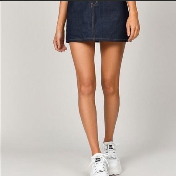 Hollister SoCal Stretch Dark Wash Denim Skirt size 3 - Picture 1 of 4